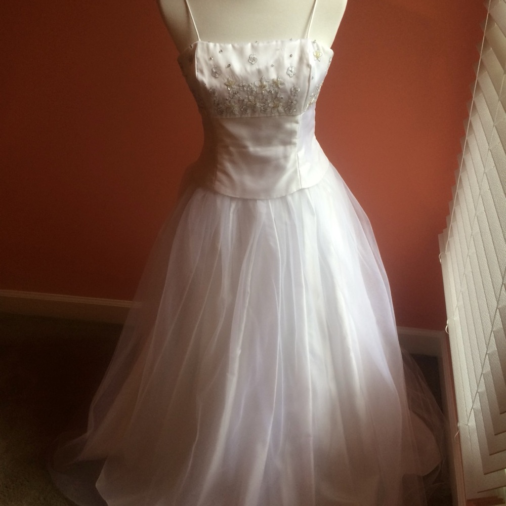 Vintage Cache Juniors White Dress w/ Tuille Gown, Corset Bodice & Embroidery
